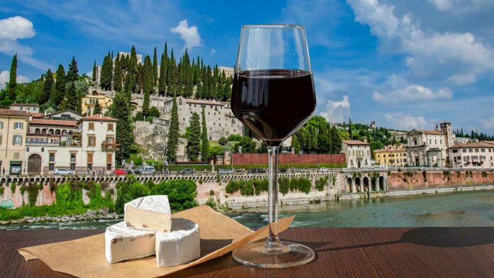 Verona's typical products, with the Roman ruins in the background (c) Maria Vonotna / Shutterstock.com