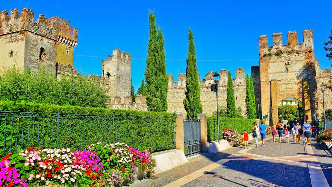 Castello Scaligero a Lazise, photo credits © Javen/Shutterstock.com